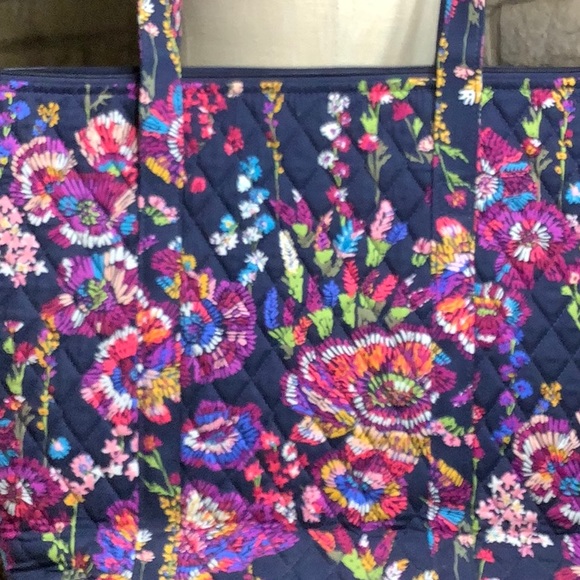 JLN Vera Bradley Tote in Midnight Wildflower. - Picture 7 of 9